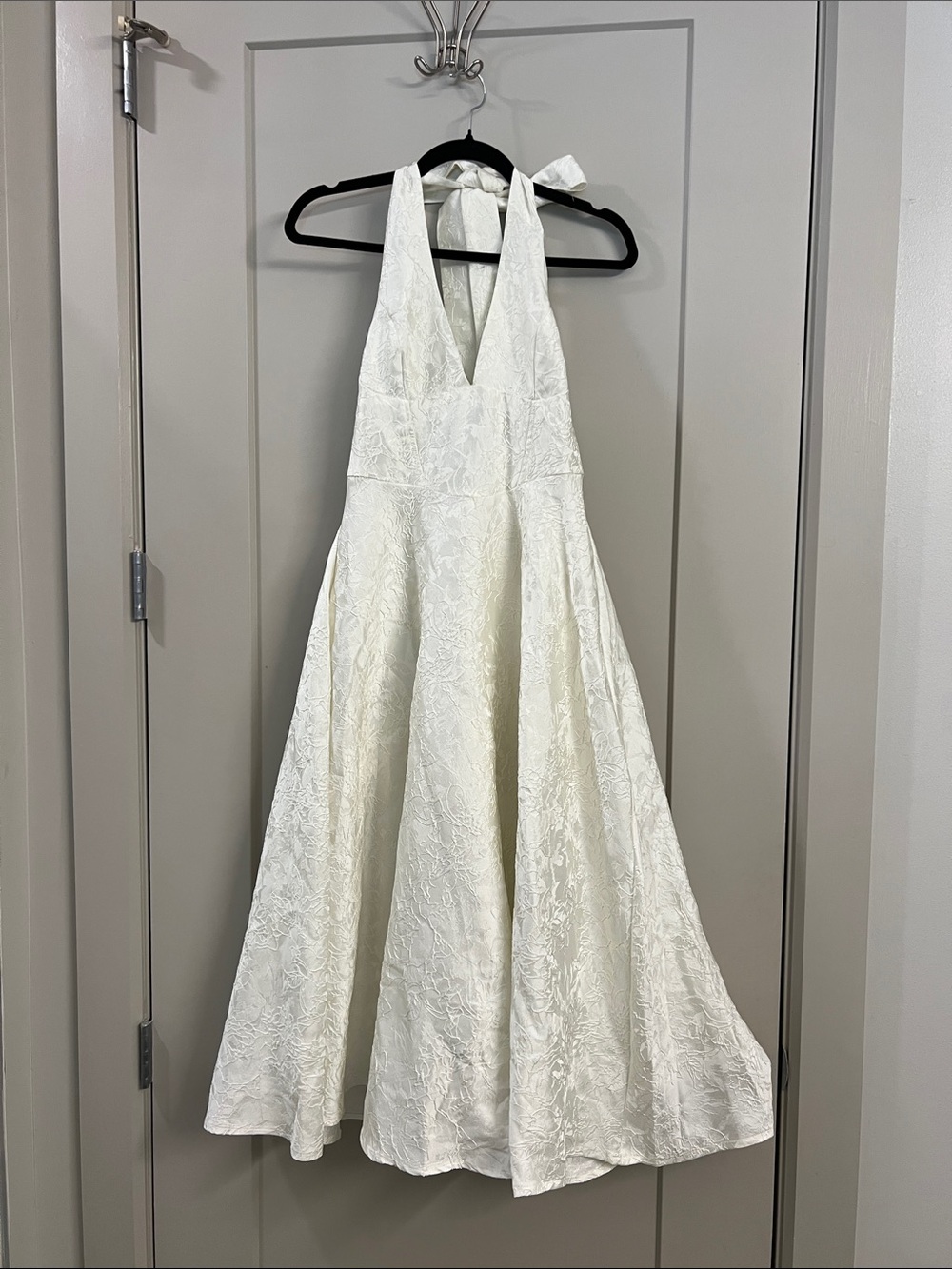 Elegant Ivory Halter Wedding Dress with Textured Jacquard
